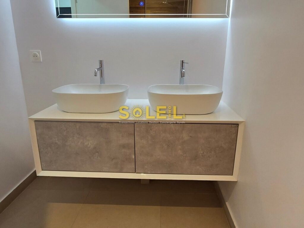Location meublée Appartement F3 à Punaauia
