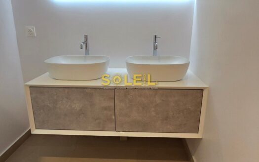 Location meublée Appartement F3 à Punaauia