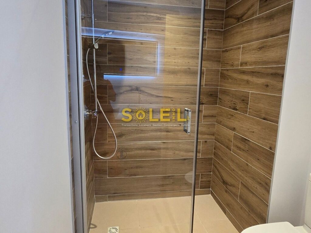 Location meublée Appartement F3 à Punaauia