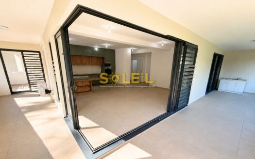 Location meublée Appartement F3 à Punaauia